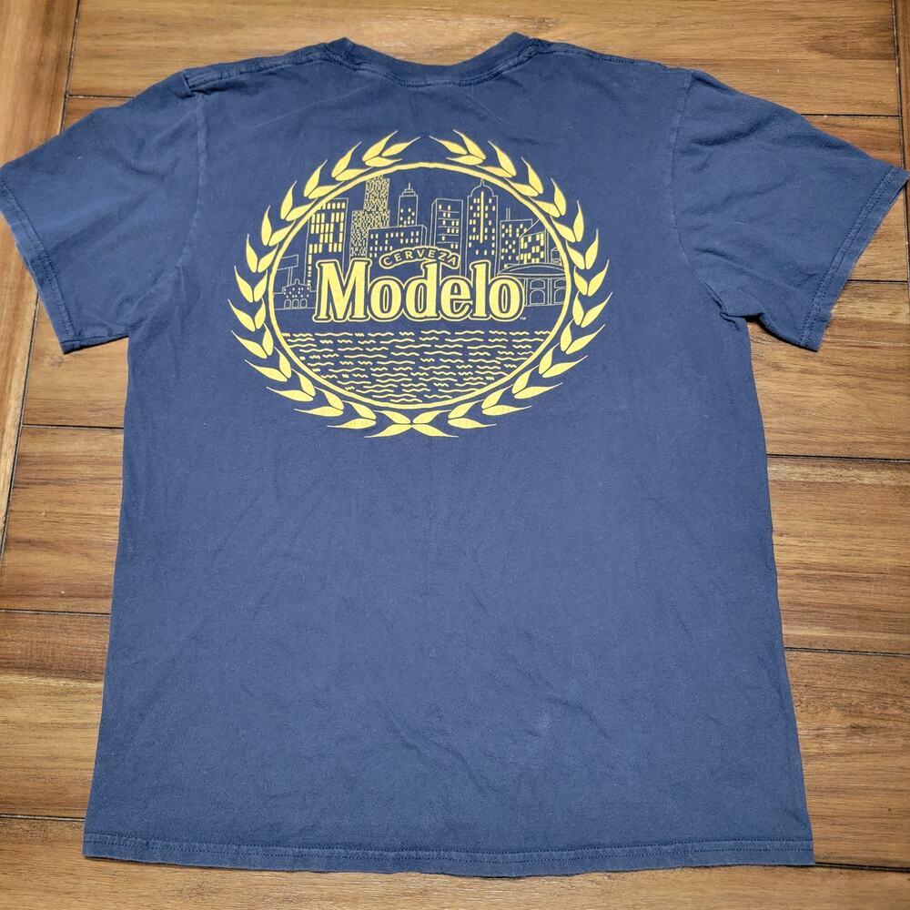 Modelo Dark Blue Unisex Tee City Skyline - Size Medium
